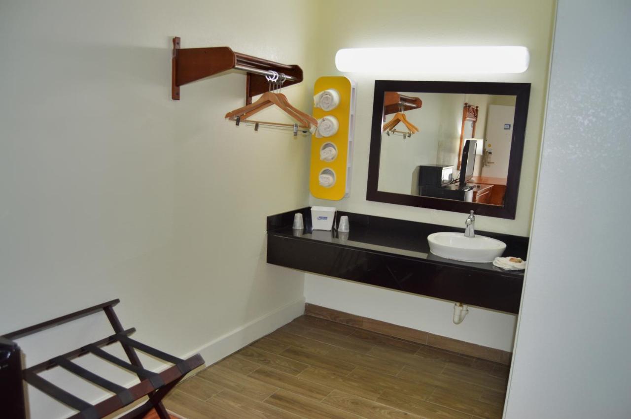 Days Inn By Wyndham Hardeeville Near Hilton Head 외부 사진